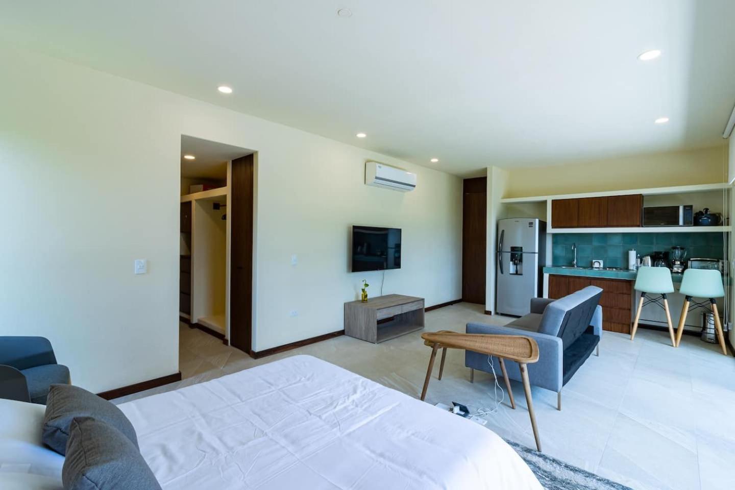 ホテル Pool View Loft Steps From The Ocean In Punta Cocos - C101 ホルボックス島 エクステリア 写真