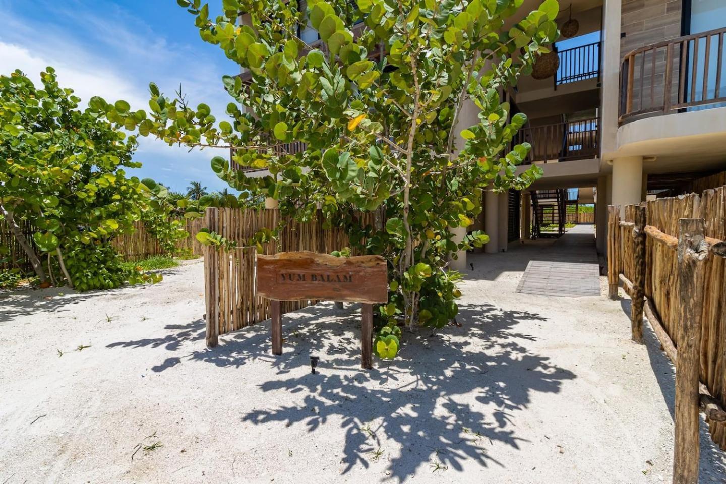 ホテル Pool View Loft Steps From The Ocean In Punta Cocos - C101 ホルボックス島 エクステリア 写真