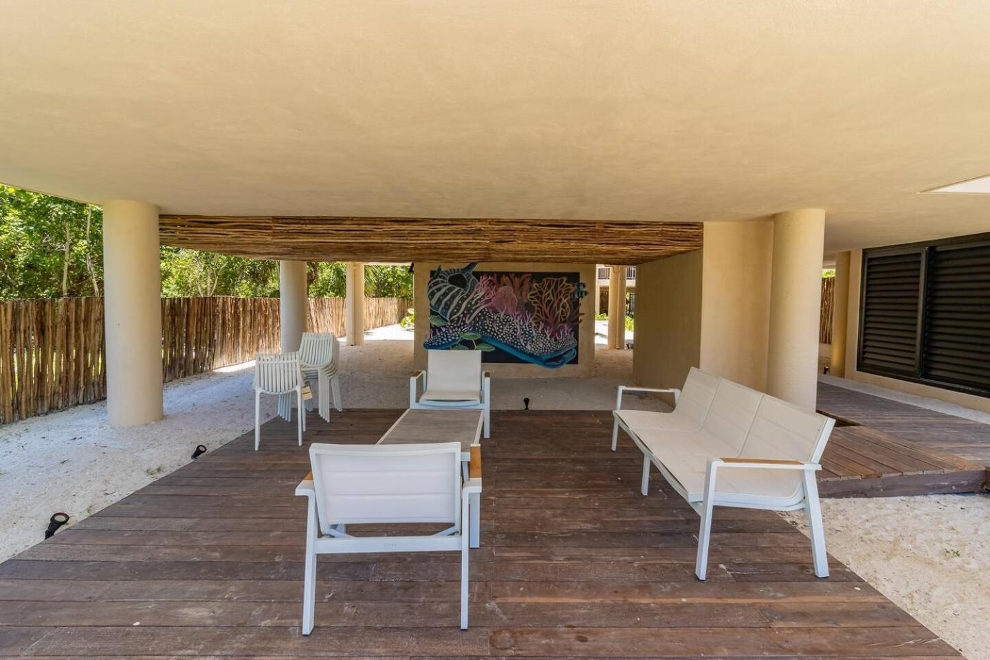 ホテル Pool View Loft Steps From The Ocean In Punta Cocos - C101 ホルボックス島 エクステリア 写真